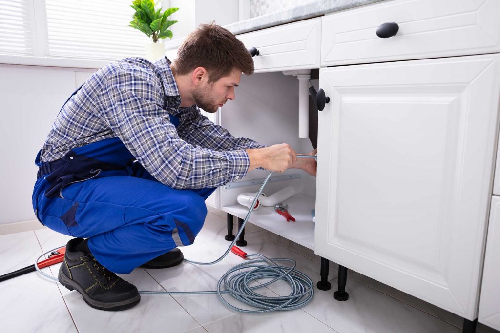 What is the experience level of the plumbers at Hobart Plumbing Services?